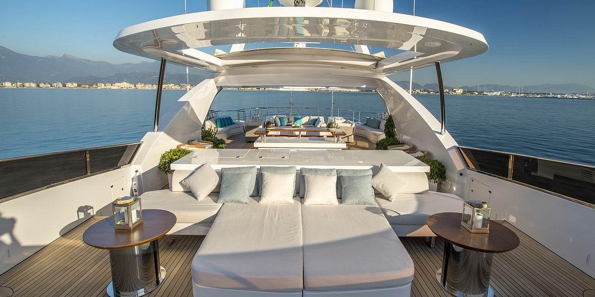 Аренда яхты Benetti Crystal 140 - NELA (Soy Amor) во Франции